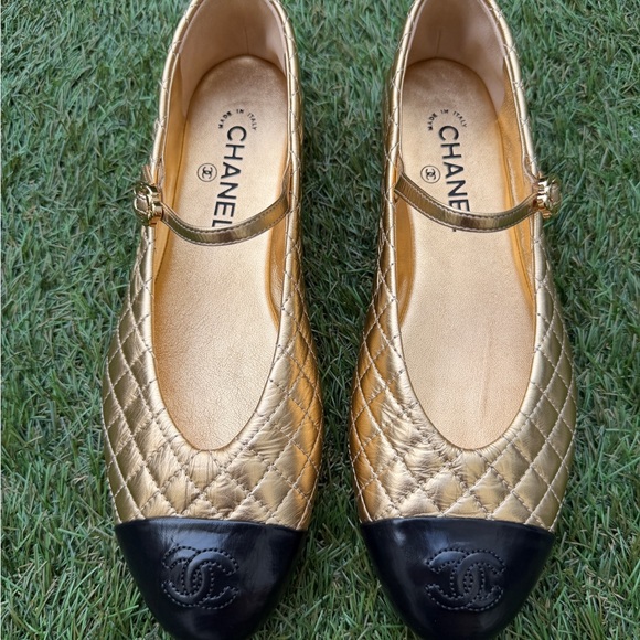 CHANEL CC LOGO GOLD LEATHER MARYJANE BALLET FLATS SHOES QUILTED BLACK CAP TOE 40 - Picture 6 of 15